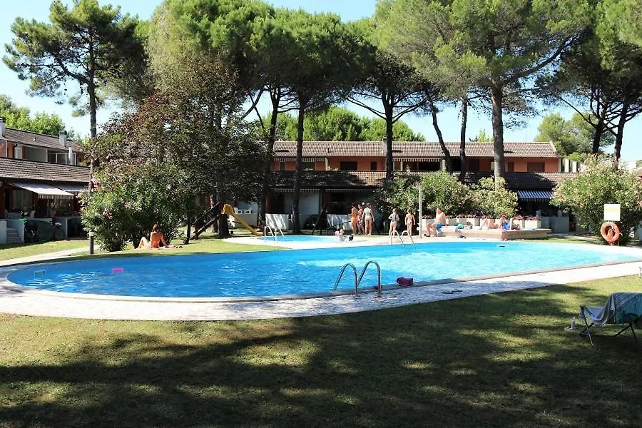 Villaggio Quadrifoglio بيبيوني 0*,